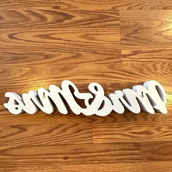 Wooden Mr and Mrs sign - Picture 6 of 6